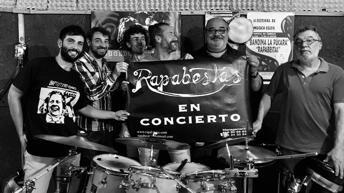 La banda de folk Rapabestas vuelve a La Encina con una actuación en la plaza del Ayuntamiento.