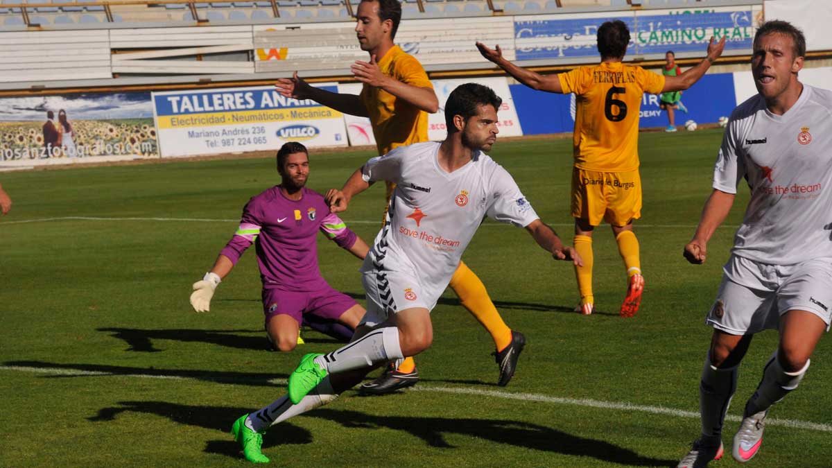 Núñez celebra el gol que dio el triunfo a la Cultural frente al Burgos el pasado domingo. | DANIEL MARTIN