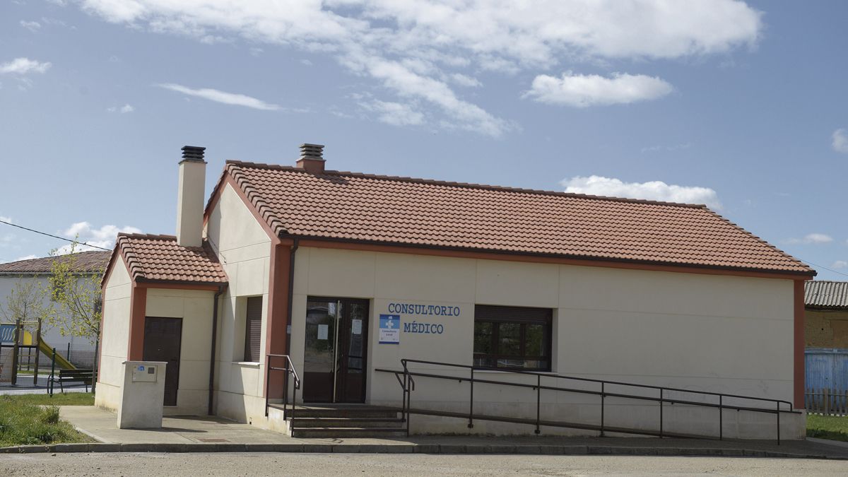 Imagen de un centro de salud de atención primaria en León. | L.N.C. Imagen de un centro de salud de atención primaria en León. | L.N.C.