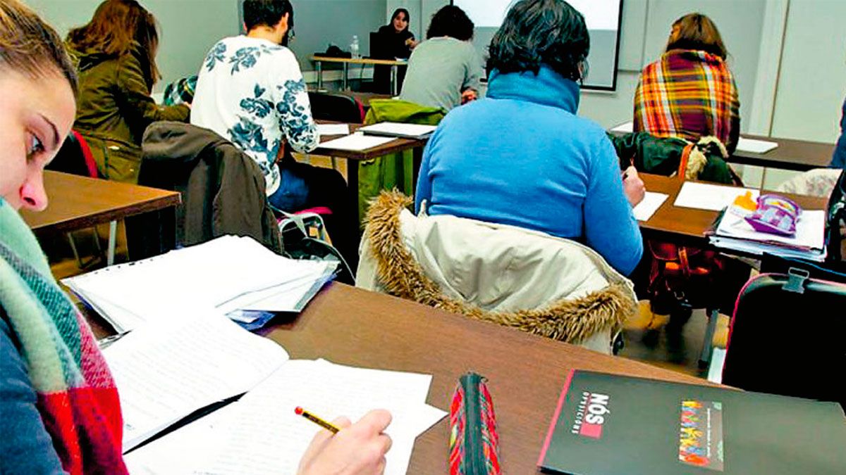 Los alumnos volvieron a quedarse fuera del aula para manifestar su protesta.