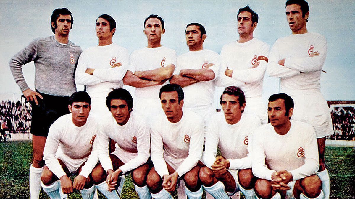 El once más recordado con Bernardo, Godoy, Maño (tercero por la izquierda arriba), Paredes, Piñán, Roldán, Ovalle, Villafañe, Mariano, Larrauri y Zuazaga.
