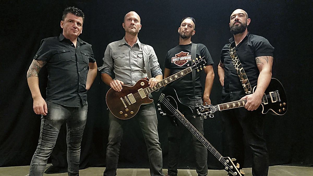 Los componentes de la banda de rock Mezcal presentan este sábado en un concierto en El Gran Café los temas de su segundo disco ‘Madre de buitres’.