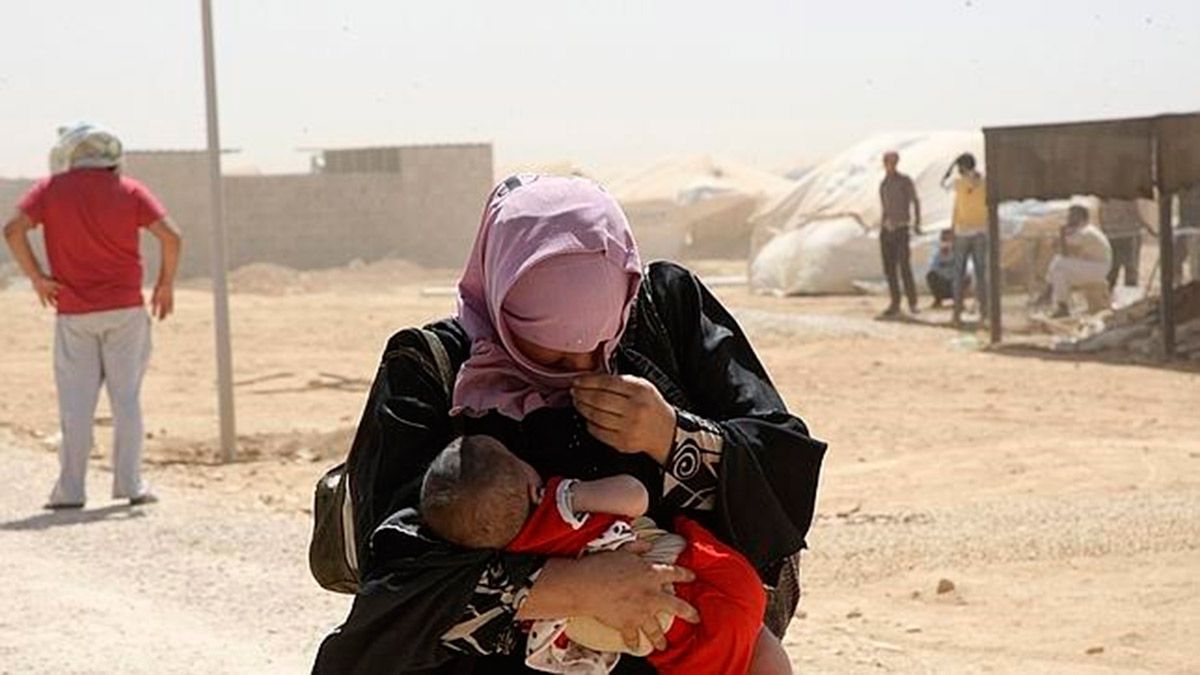 Una refugiada siria con su hijo en un campo de refugiados en Jordania. | ABC Una refugiada siria con su hijo en un campo de refugiados en Jordania. | ABC