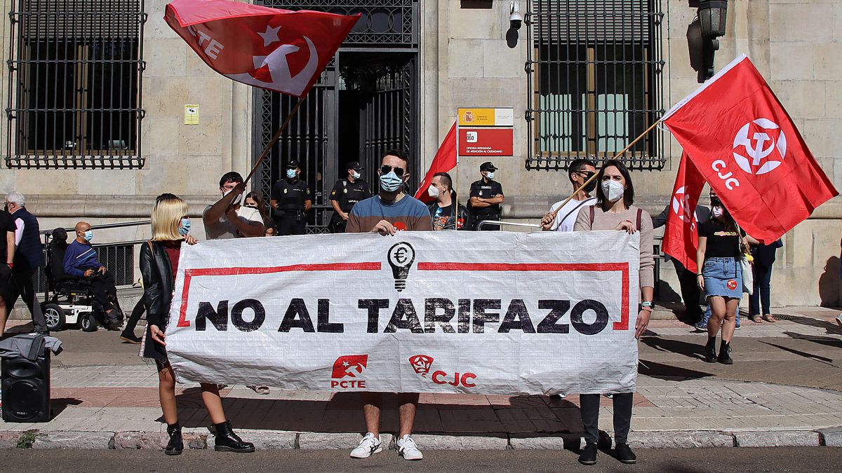 Protesta celebrada este sábado frente a la Subdelegación del Gobierno. | ICAL