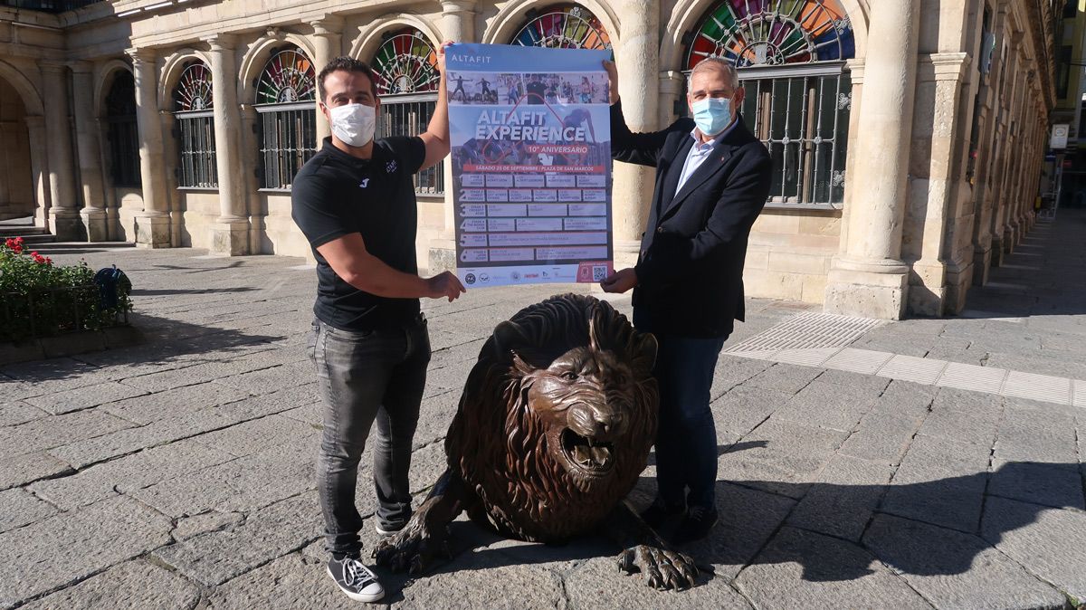 El concejal de Deportes, Vicente Canuria, junto al director de Altafit León, Fidel de Dios. | L.N.C.