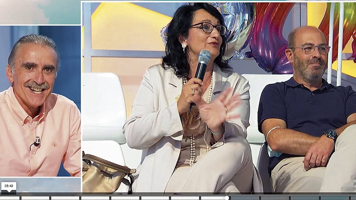 El popular presentador Juan y Medio (Juan José Bautista Martín) llevó a su programa de Canal Sur a Teresa Mata y su marido, Carlos Carbajo. | CANAL SUR