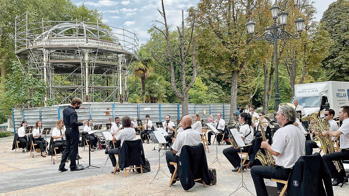 La Banda Sinfónica Ciudad de Oviedo actuará esta tarde por primera vez en el Festival de Música Española de León, esta vez en el Auditorio.