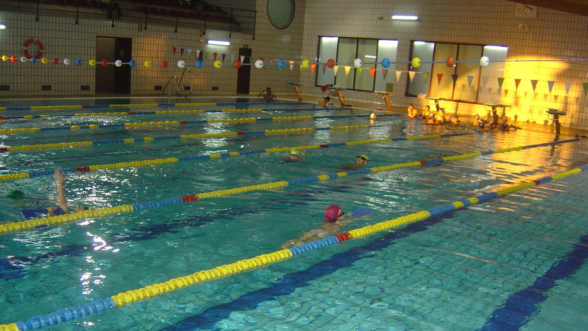 Piscinas cubiertas de la zona del campus en Ponferrada.