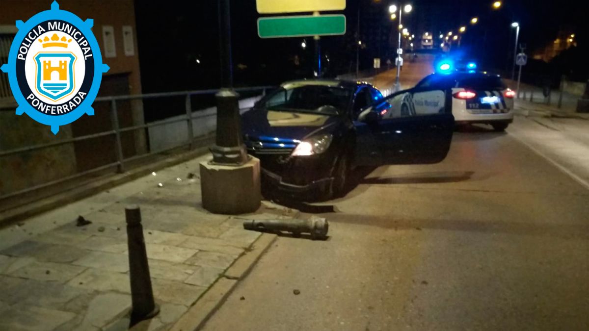 El accidente se produjo de madrugada. | POLICÍA MUNICIPAL El accidente se produjo de madrugada. | POLICÍA MUNICIPAL