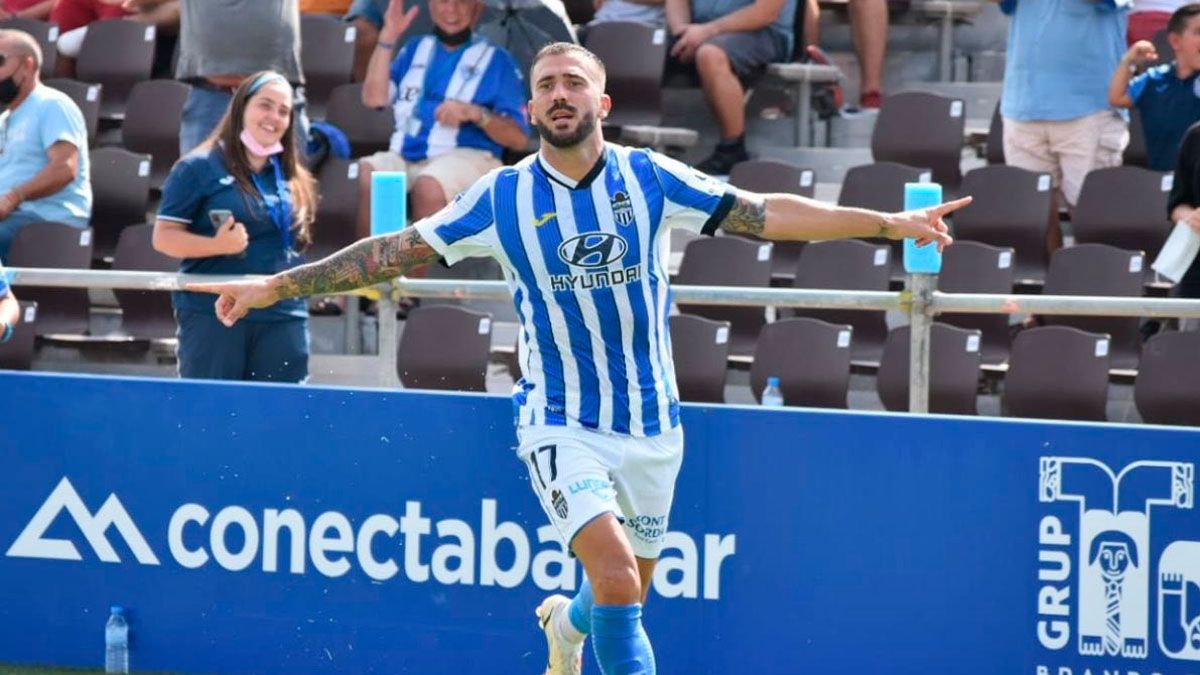 Dioni celebra un gol esta temporada con el Baleares. | ATLETICOBALEARES