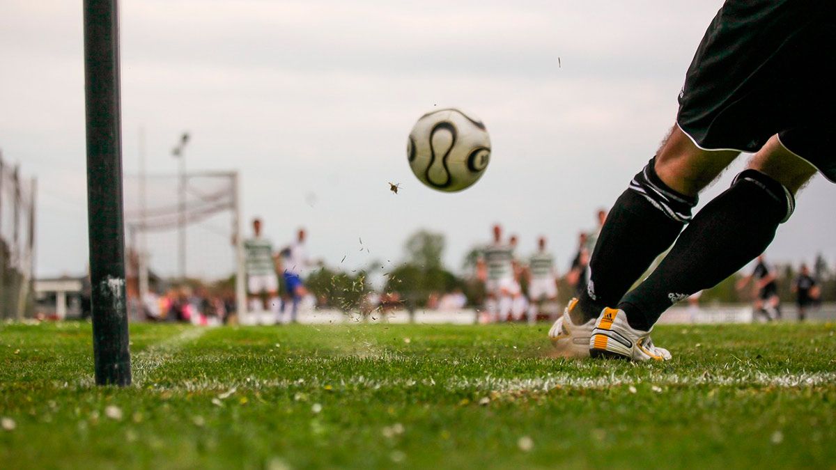soccer-1678992_1920-002-29921.jpg