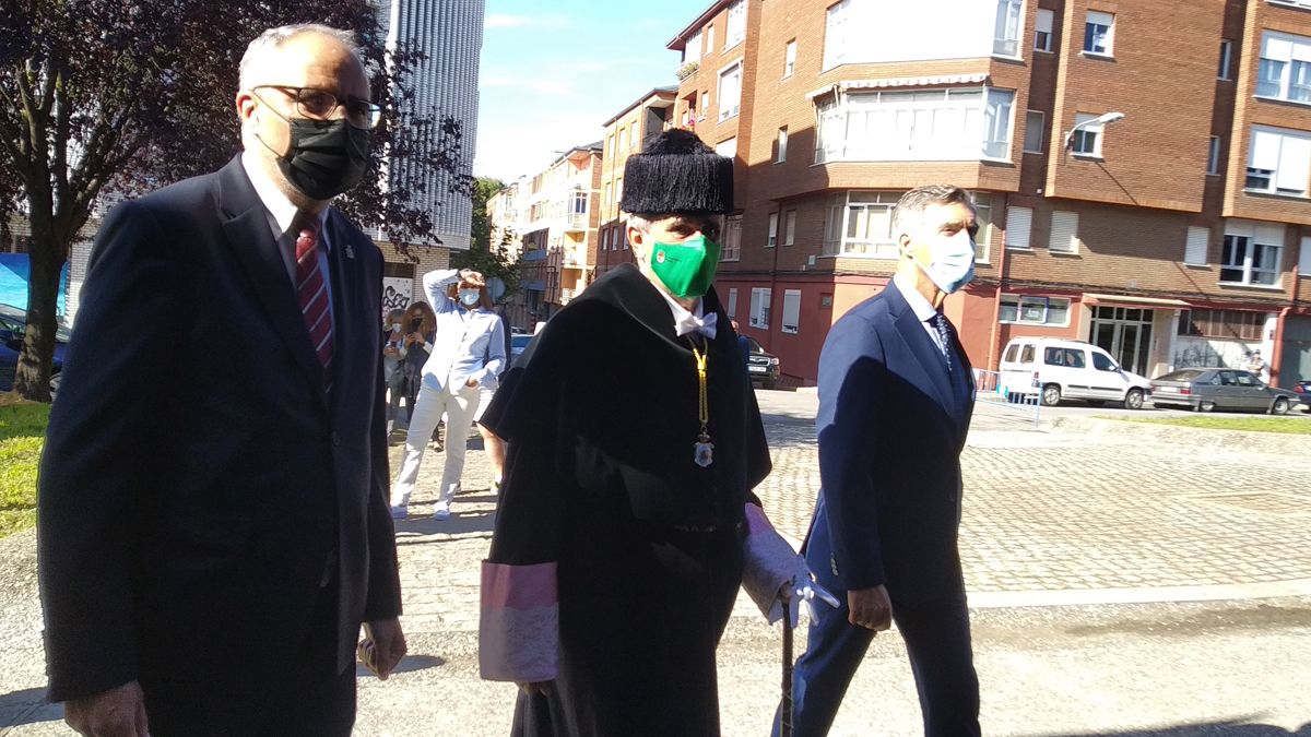 La apertura del curso contó con un desfile inicial por primera vez en Ponferrada. | MAR IGLESIAS