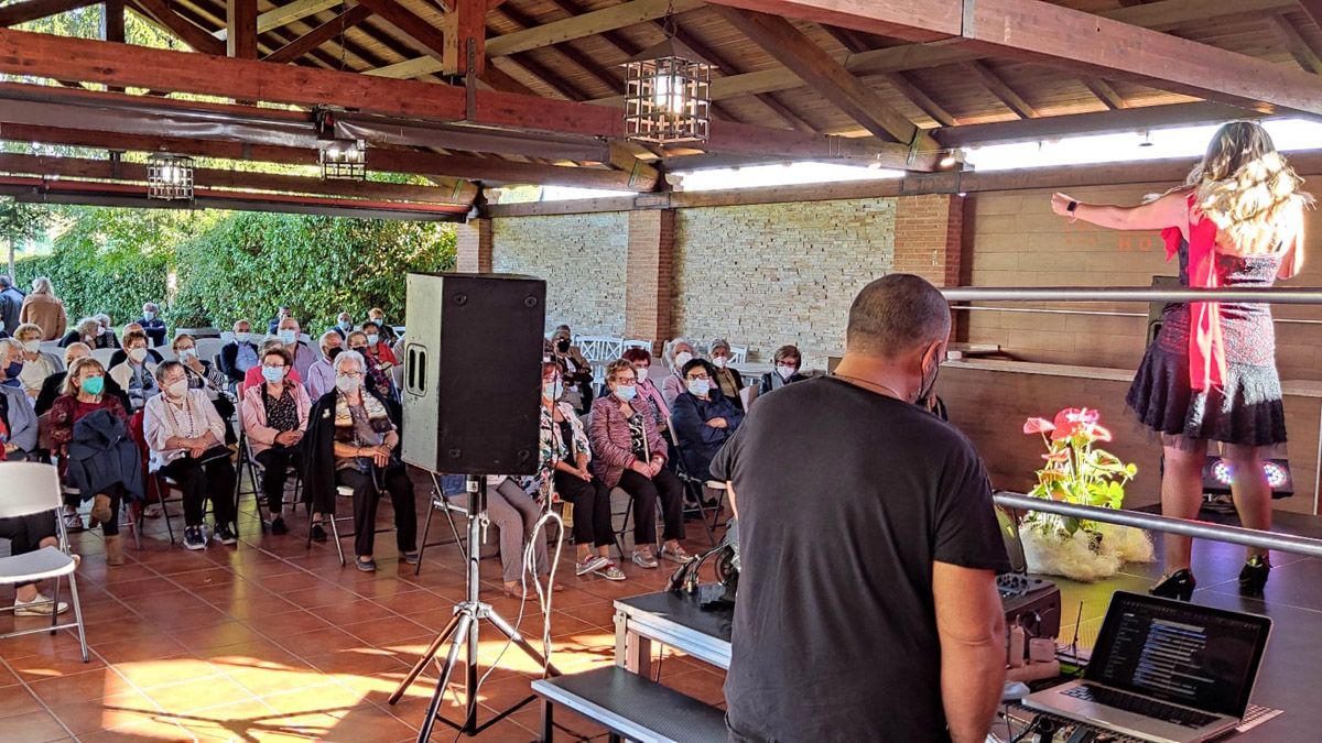 Los mayores de Sariegos recuperaron este año la celebración del Día Internacional de las Personas de Edad tras la pandemia. | L.N.C. Los mayores de Sariegos recuperaron este año la celebración del Día Internacional de las Personas de Edad tras la pandemia. | L.N.C.