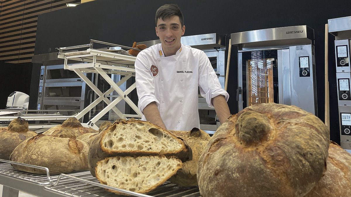 Daniel, de la tercera generación de panaderos Flecha, sigue recibiendo reconocimientos con una formula de éxito, innovación desde la tradición. | MAURICIO PEÑA