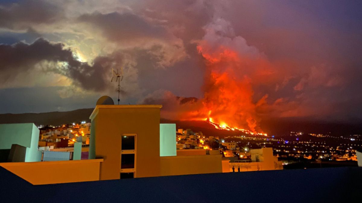 El volcán, visto de la azotea de la casa familiar en Los Llanos. | L.N.C.