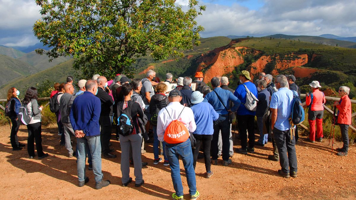 La UNED realizó un curso sobre la minería romana con visita obligada a La Leitosa, en elBierzo Oeste, otra explotación como Médulas, pero menos conocida. | RAMÓN CELA