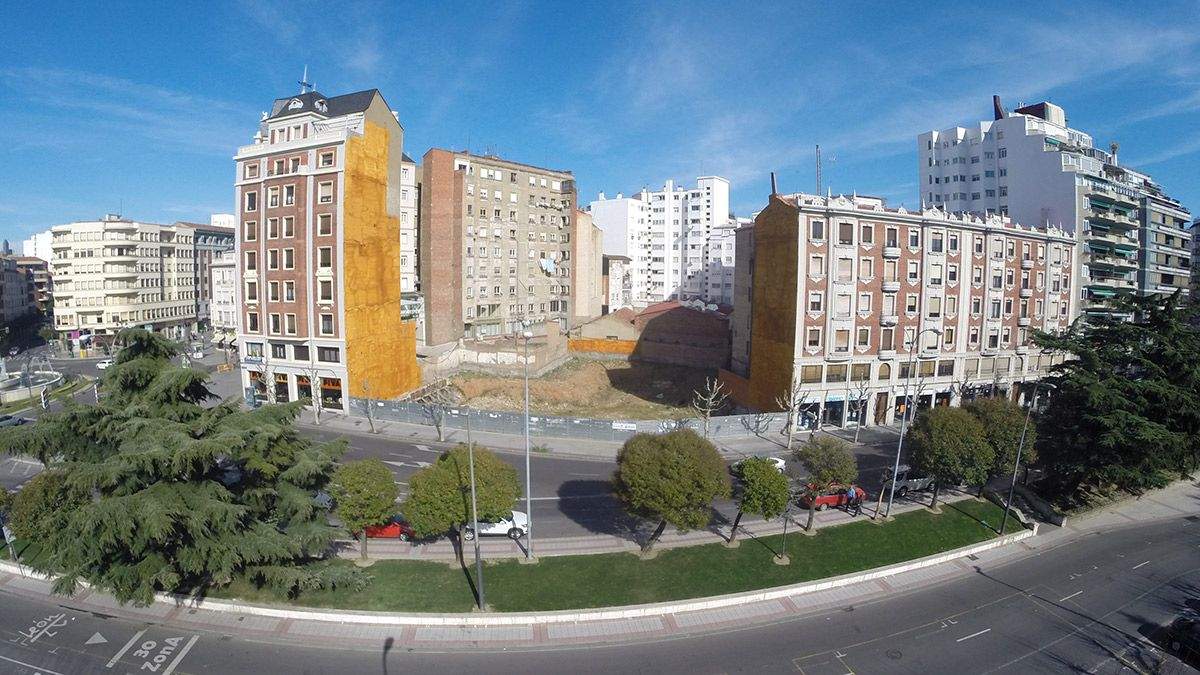 Imagen aérea del solar en el que se construirá la sede del INSS. | CREATIVE LABS