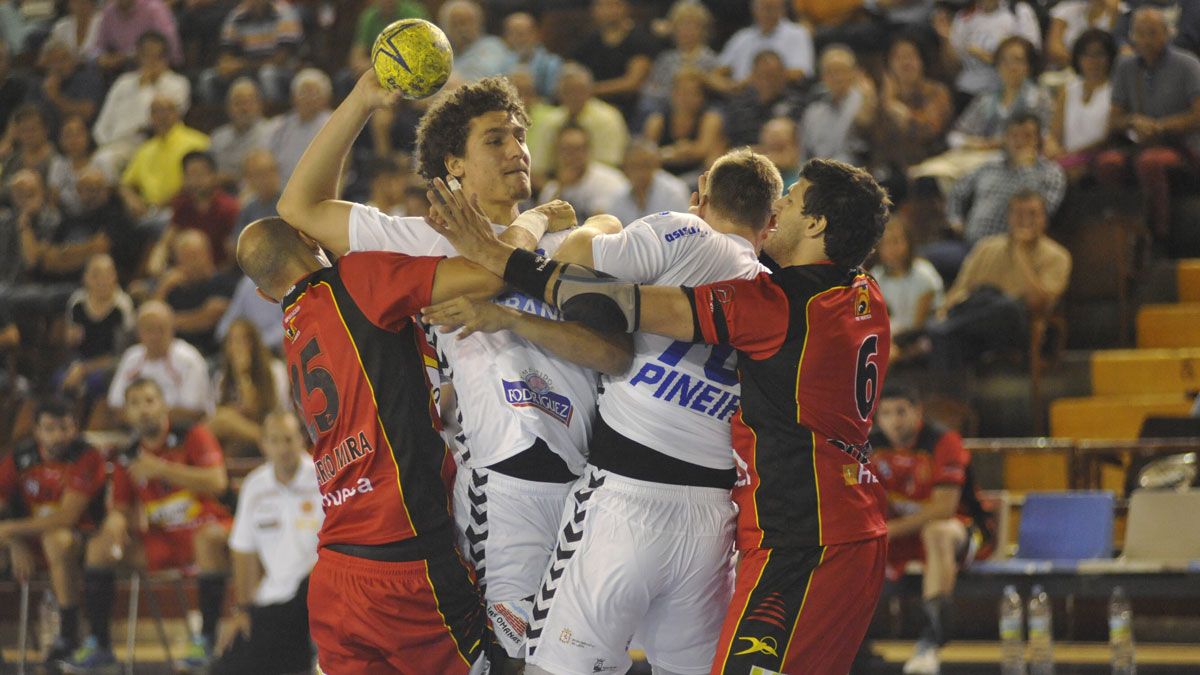 Acaccio Moreira es uno de los llamados a tener más protagonismo por la baja de JuanjoFernández. | DANIEL MARTÍN