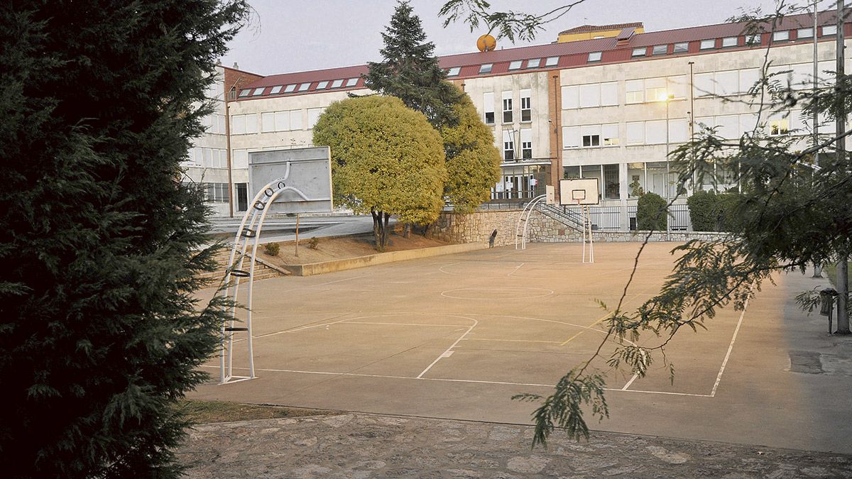 El IESPadre Isla en la avenida La Facultad. | DANIEL MARTÍN