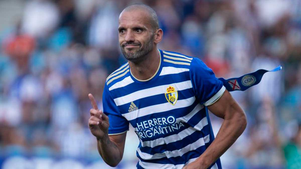 Yuri, durante un partido en El Toralín. | LA LIGA