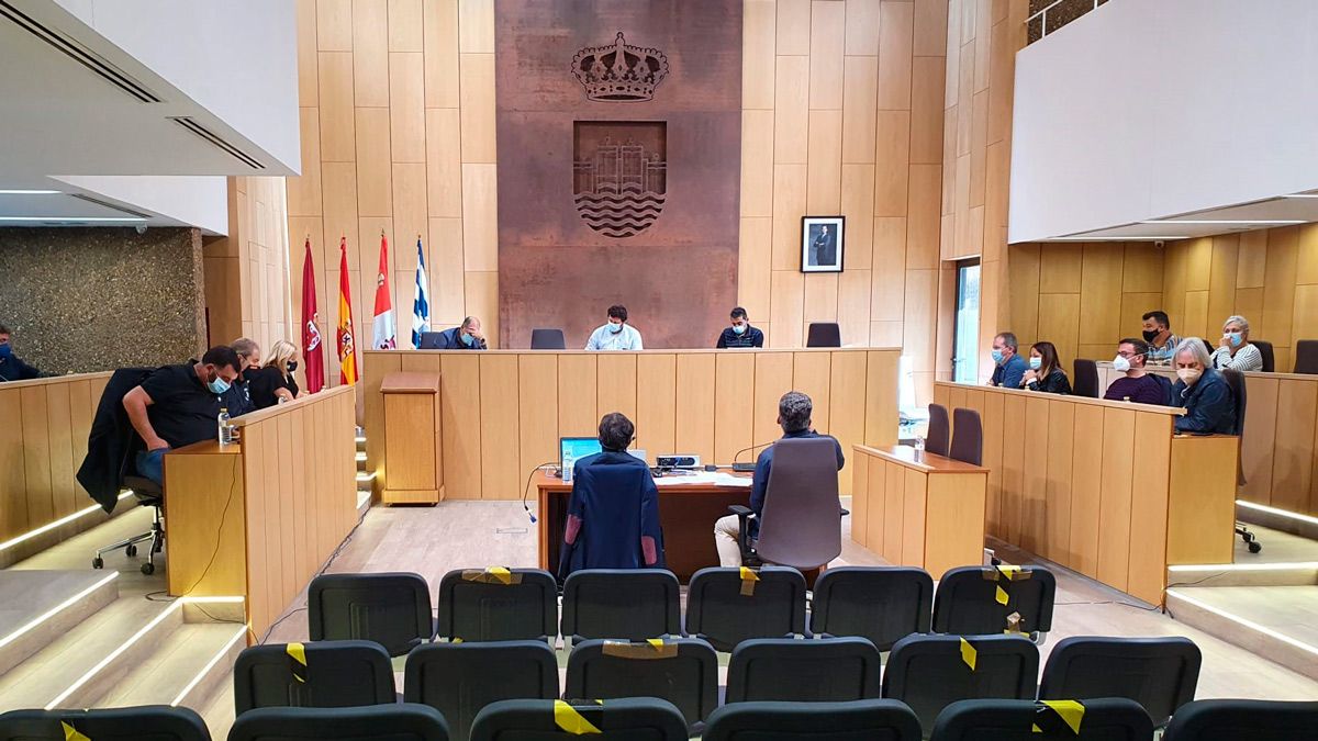 Un instante de la sesión plenaria celebrada este viernes. | L.N.C. Un instante de la sesión plenaria celebrada este viernes. | L.N.C.