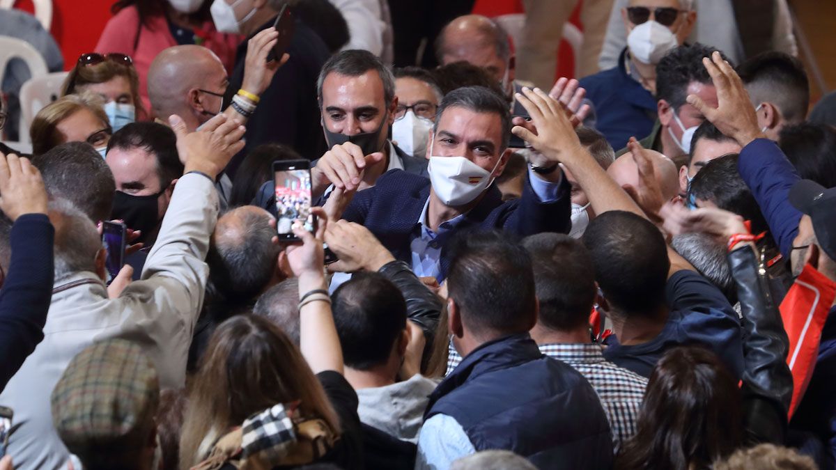 El presidente se dio un baño de multitudes en Ponferrada. | ICAL