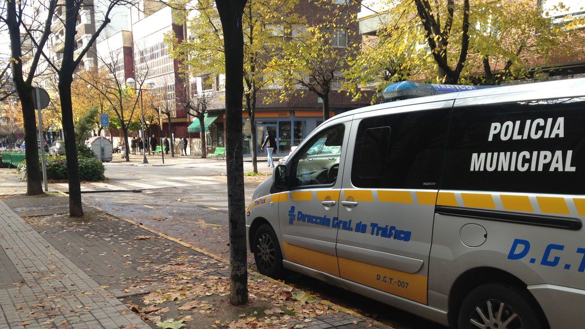 Los agentes impusieron cinco denuncias a conductores por diversas negligencias a lo largo del fin de semana.