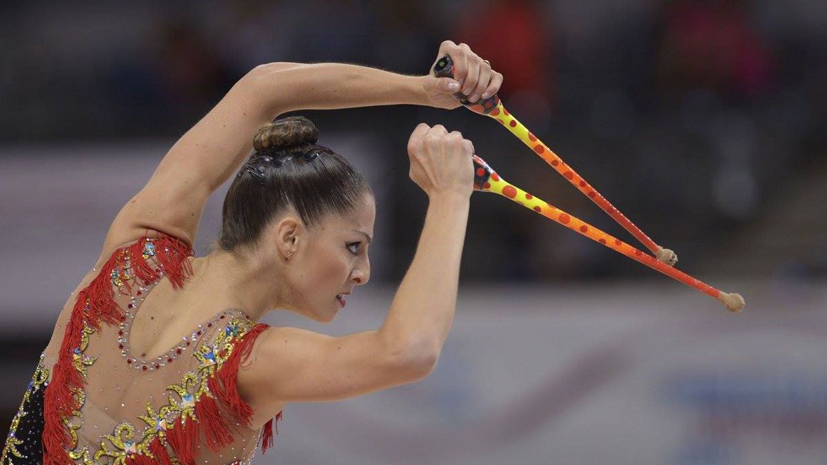 Carolina Rodríguez en el momento final de su ejercicio de mazas en el Mundial de Stuttgart. | FIG
