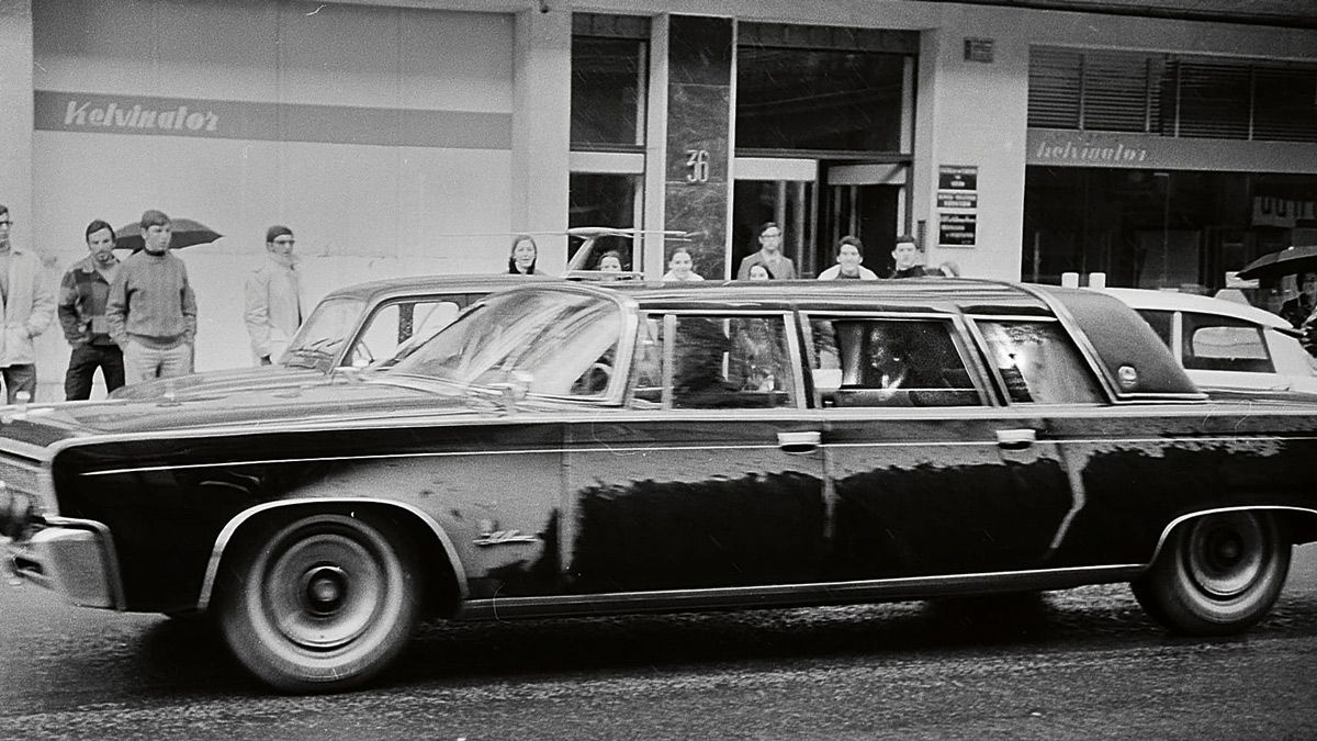 Una foto muy especial para Fernando Rubio, la primera que publicó en el Proa (10 de mayo de 1970) del paso de Franco por León para pescar en Asturias.