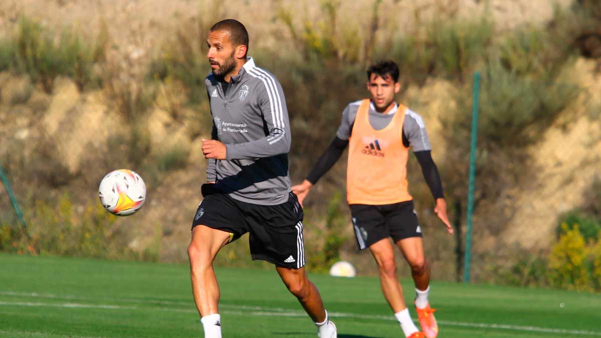 Yuri, durante el entrenamiento que se llevó a cabo este jueves. | SD PONFERRADINA