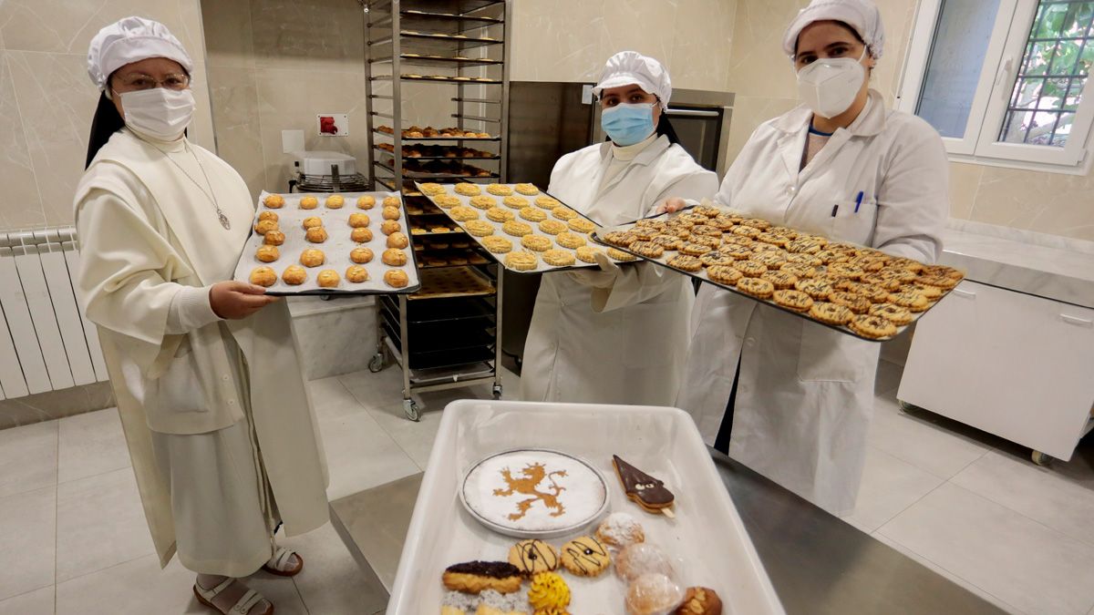 Las monjas de clausura del Convento de las Concepcionistas de León, elaboran diferentes pastas y dulces en su obrador, que posteriormente ponen a la venta en el propio convento. | REPORTAJE GRÁFICO: CARLOS S. CAMPILLO (ICAL)