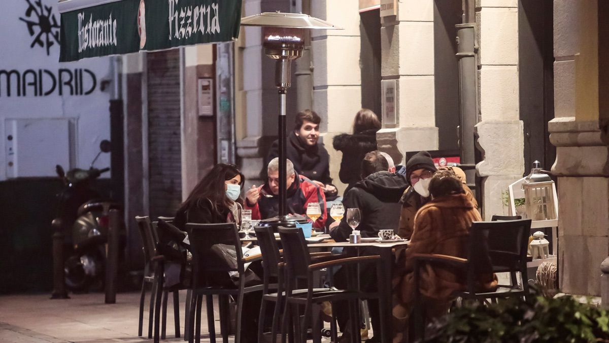 Elementos calefactores en un establecimiento hostelero en León. | ICAL