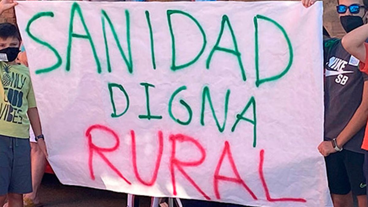 Pancarta de una protesta en defensa de la sanidad rural. | LNC