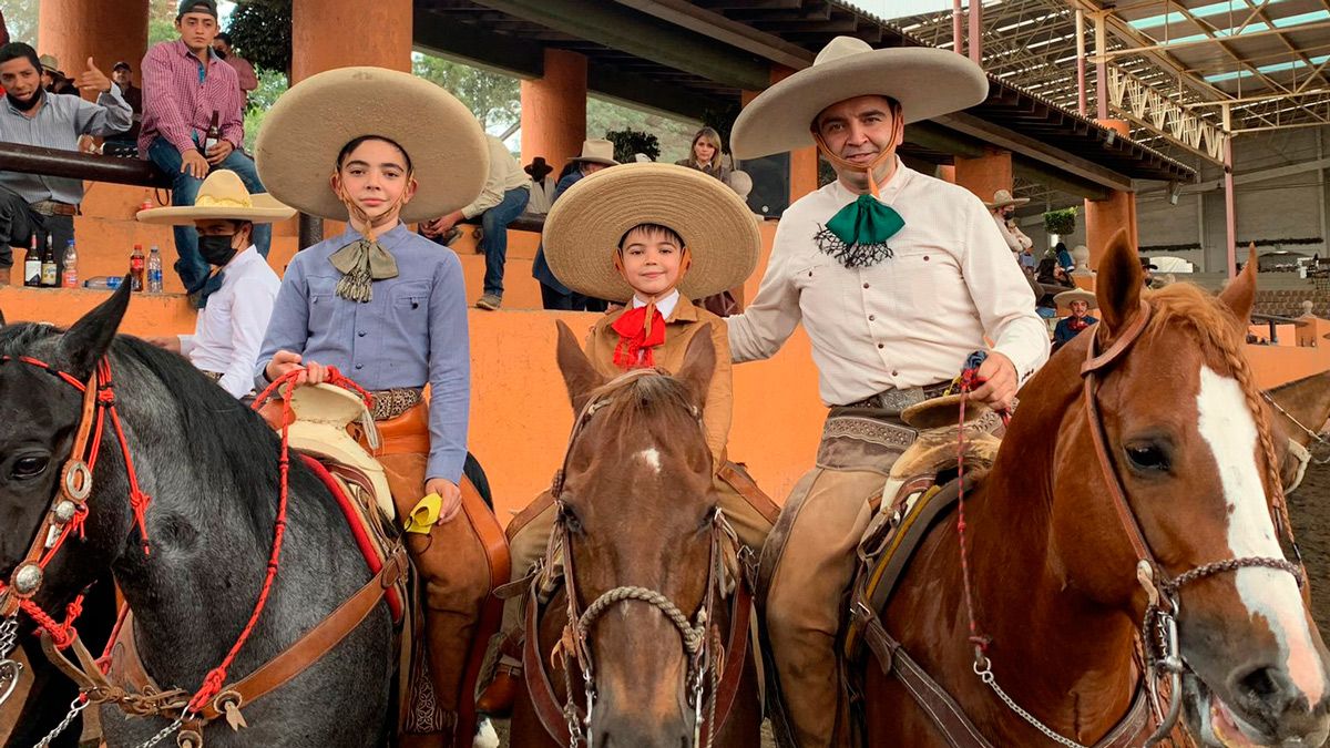 Alonso y Ander, a la izquierda y en el centro, campeones en sus categorías. | L.N.C. Alonso y Ander, a la izquierda y en el centro, campeones en sus categorías. | L.N.C.