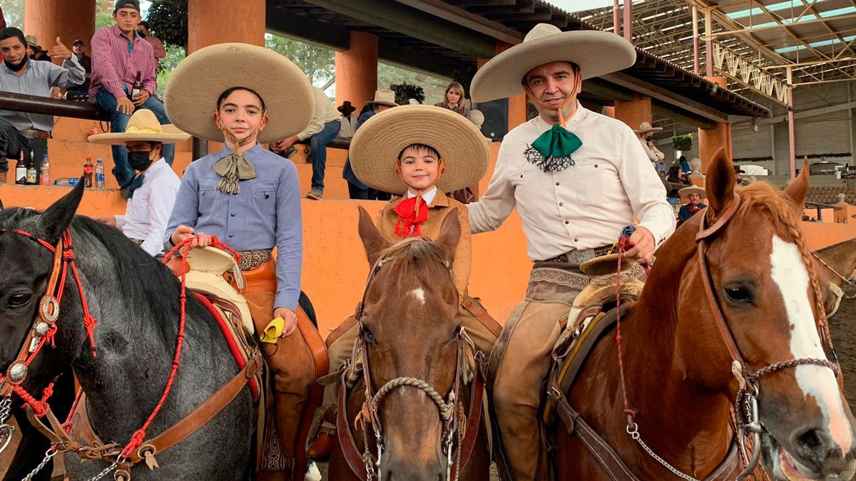 Alonso y Ander, a la izquierda y en el centro, campeones en sus categorías. | L.N.C.