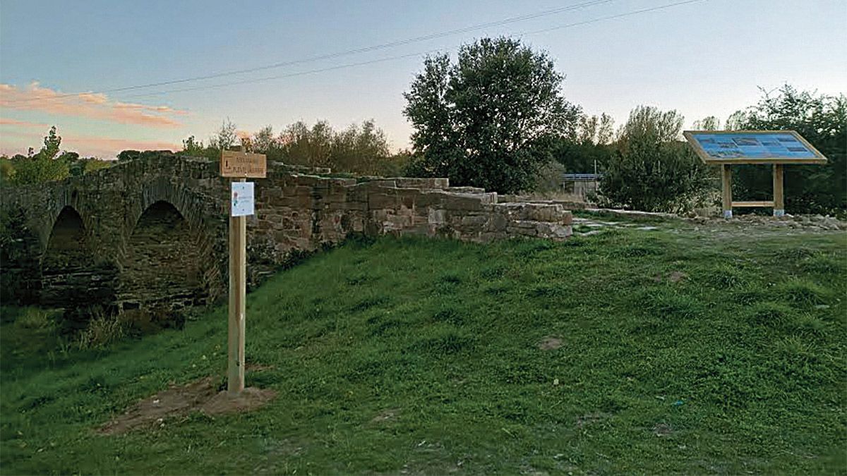 Dispone de un zona de merendero y descanso, así como de señalización.