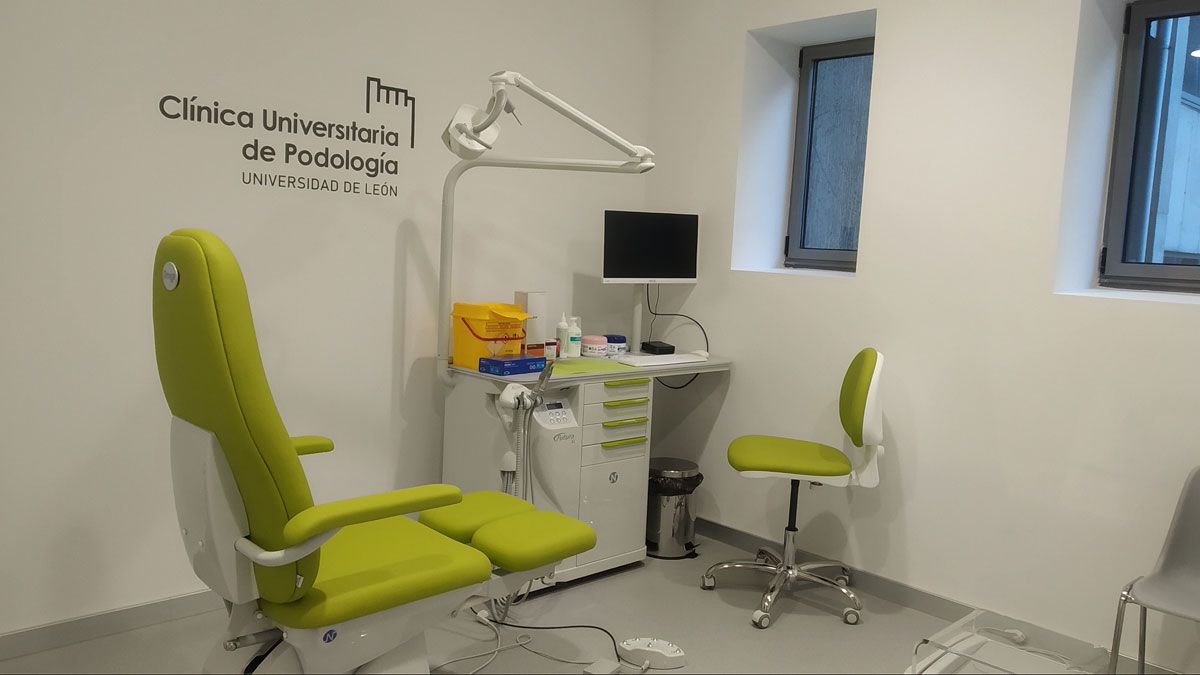 La Clínica de Podología es pionera y ofrece las mejores tecnologías desde el campus de Ponferrada. | MAR IGLESIAS