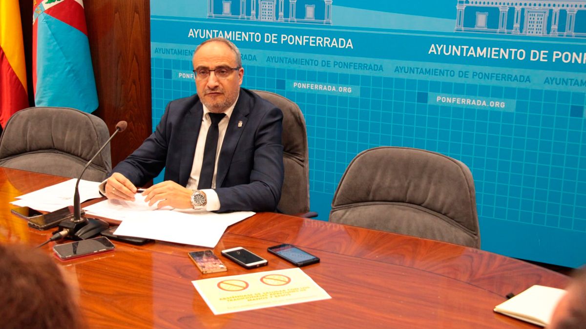 Olegario Ramón, alcalde de Ponferrada, en rueda de prensa. Olegario Ramón, alcalde de Ponferrada, en rueda de prensa.