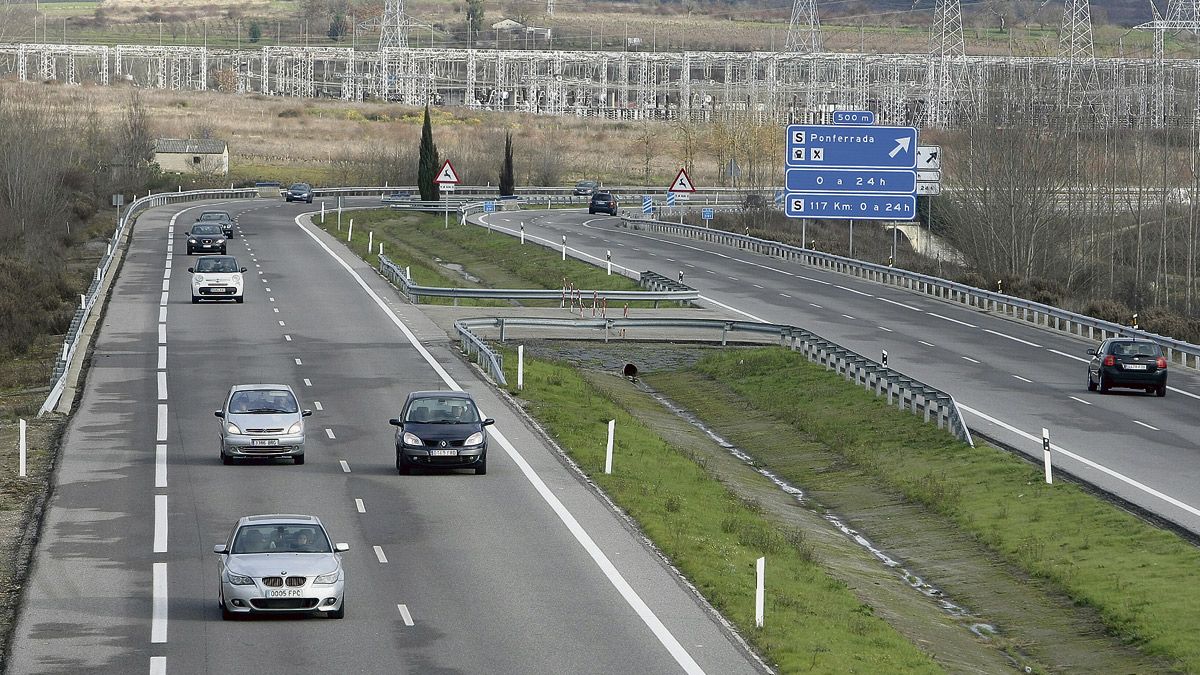 Tramo de la autovía A-6, en las cercanías de Ponferrada. | ICAL