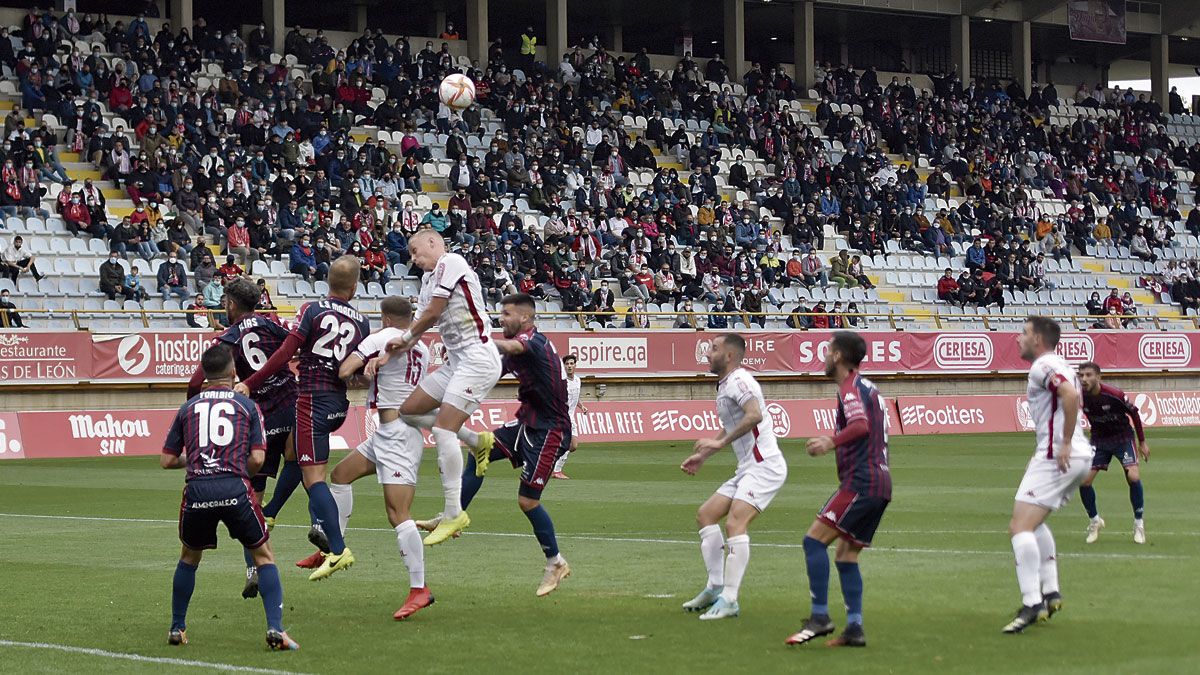 Las gradas del Reino, durante el choque de esta temporada ante el Extremadura. | SAÚL ARÉN