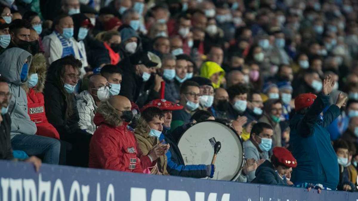 Aficionados de la Deportiva, en una imagen de archivo. | LA LIGA