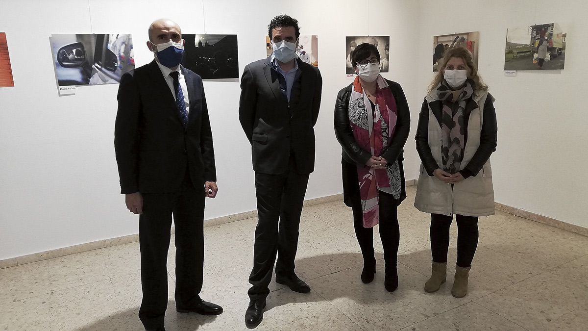 Jesús Saz, Ricardo Aller, Camino Cabañas y Liliana Izquierdo en la inauguración de la exposición. | L.N.C.