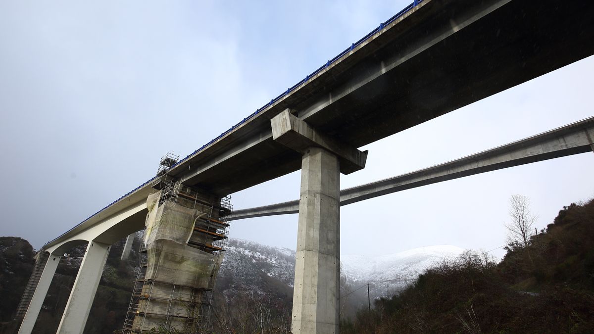 Imagen de archivo de las obras de los viaductos en Vega de Valcarce. | ICAL