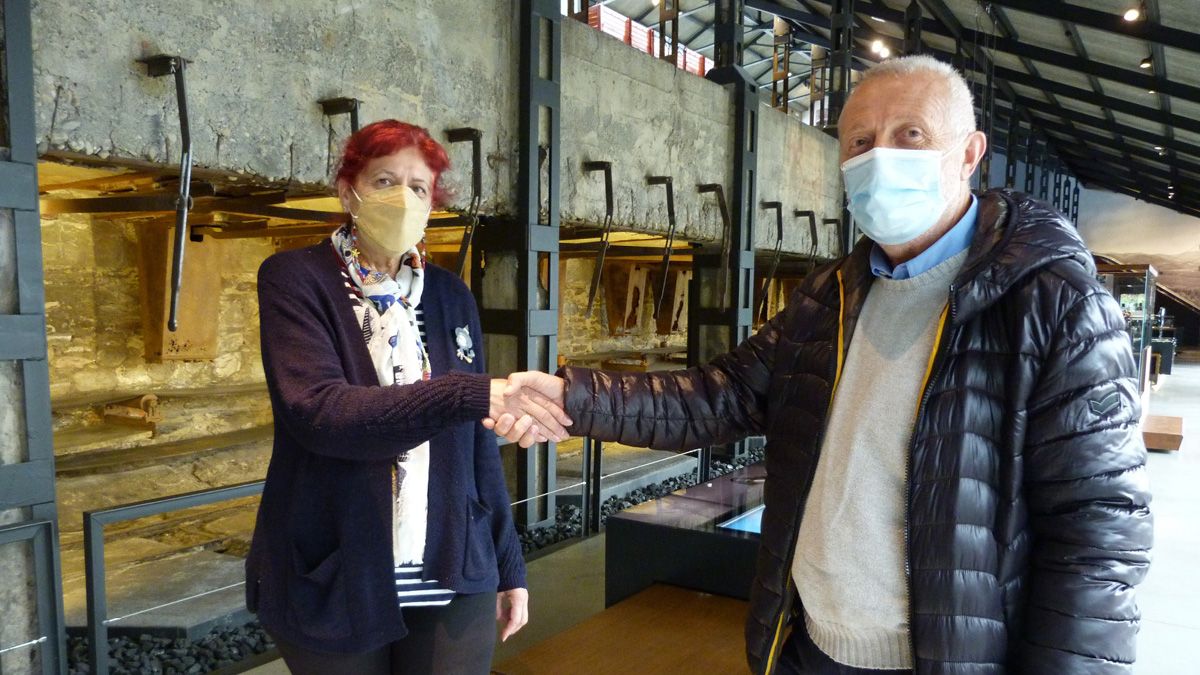 La presidenta de Alzheimer Bierzo, María del Rosario Balsa y el director de Ciuden, Arsenio Terrón La presidenta de Alzheimer Bierzo, María del Rosario Balsa y el director de Ciuden, Arsenio Terrón