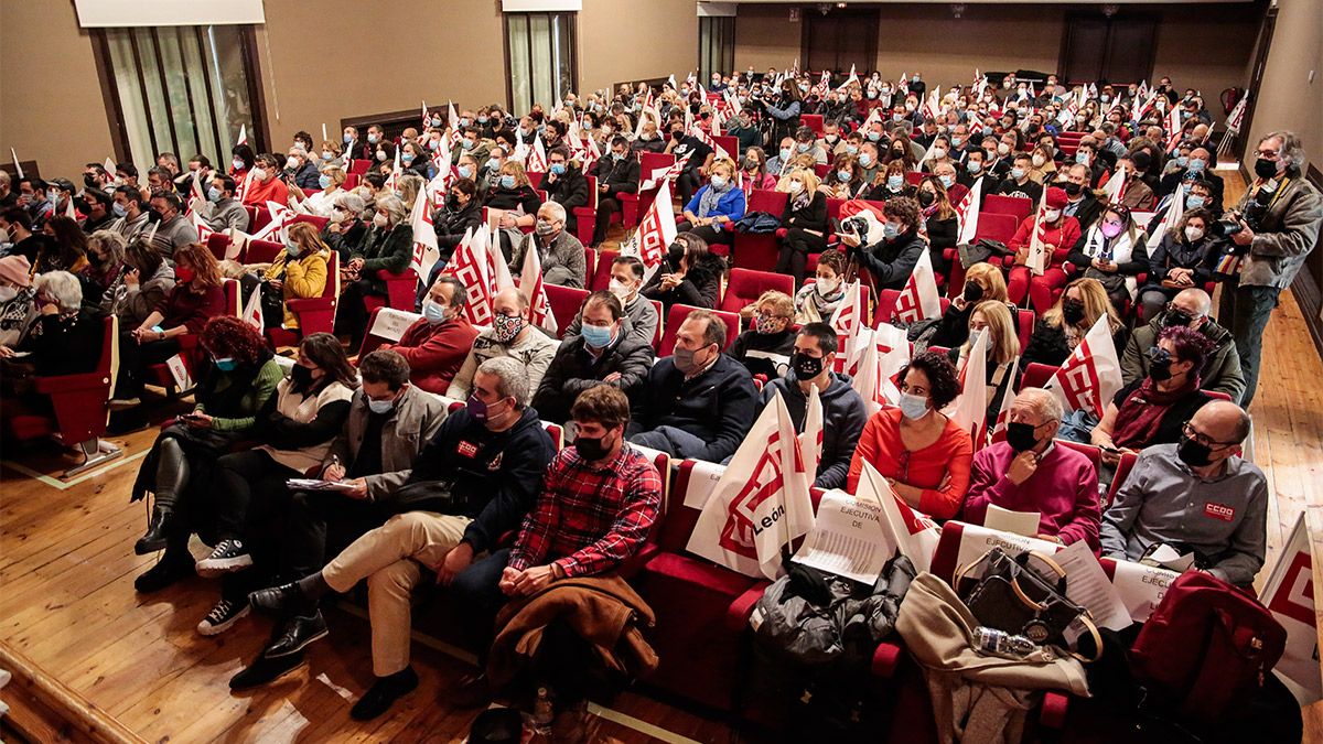 Asamblea de CCOO en el Nuevo Recreo Industrial con 300 delegados sindicales. | ICAL