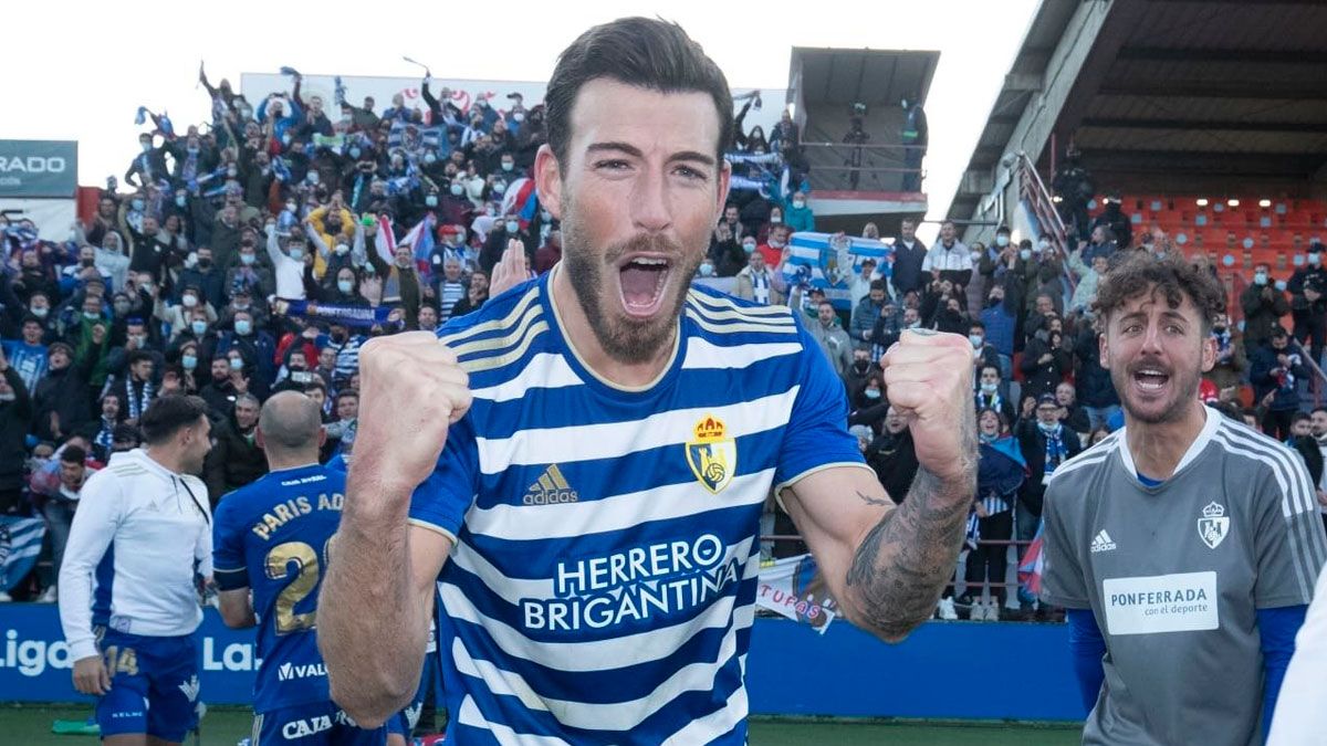 Enrich celebra el triunfo de la Deportiva. | LALIGA Enrich celebra el triunfo de la Deportiva. | LALIGA