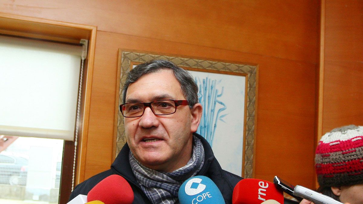 Canedo es el portavoz del Grupo Popular en Cacabelos.| ICAL