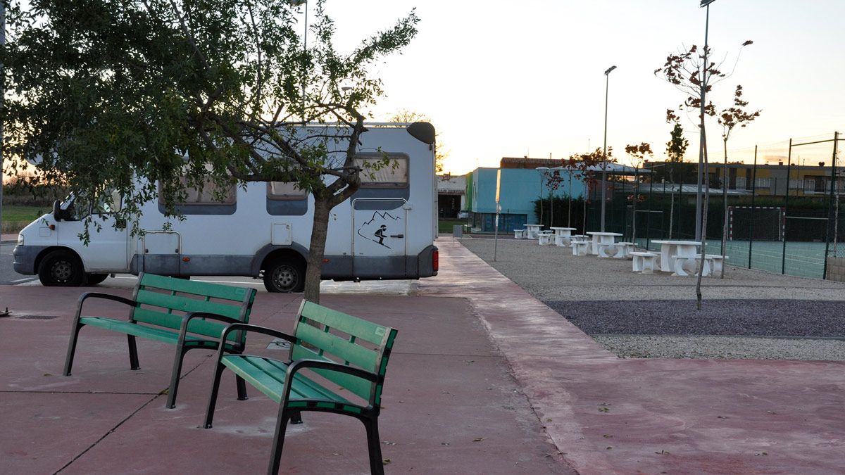 area-autocaravanas-valencia-de-don-juan-10112021.jpg