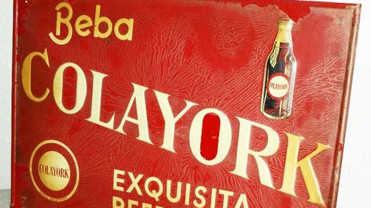 Un anuncio promocial del refresco 'Colayork'.