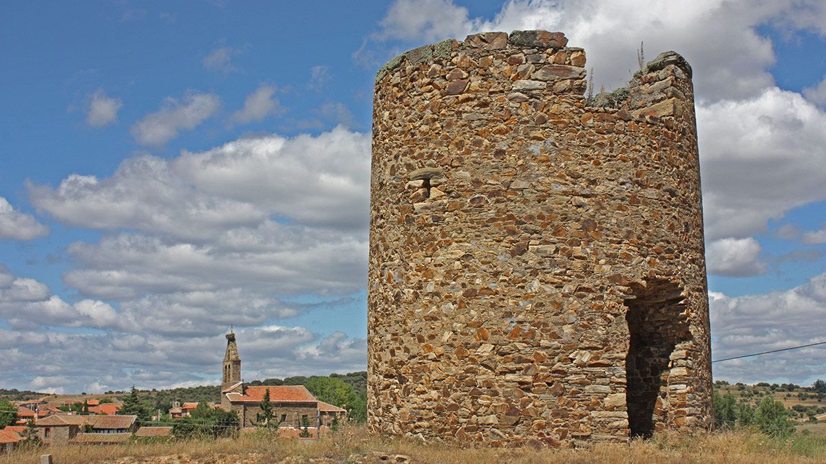 El molino de viento de Lagunas de Somoza. | JAVIER REVILLA